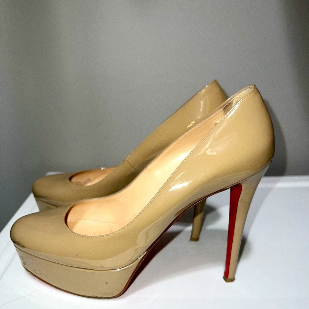 Christian Louboutin - Size 40 Tan Heels